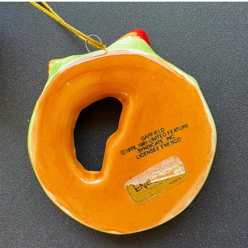 Vintage 1981 Garfield Enesco Ceramic Wreath Christmas Ornament with Tag  NO BOX